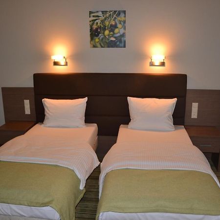 Hotel Pod Debem Tarnow Luaran gambar