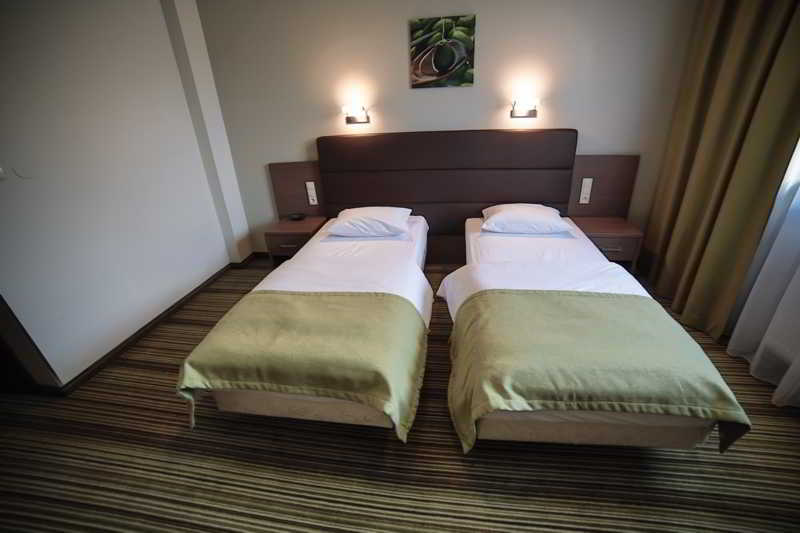 Hotel Pod Debem Tarnow Luaran gambar