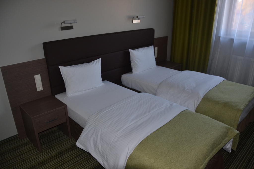 Hotel Pod Debem Tarnow Luaran gambar