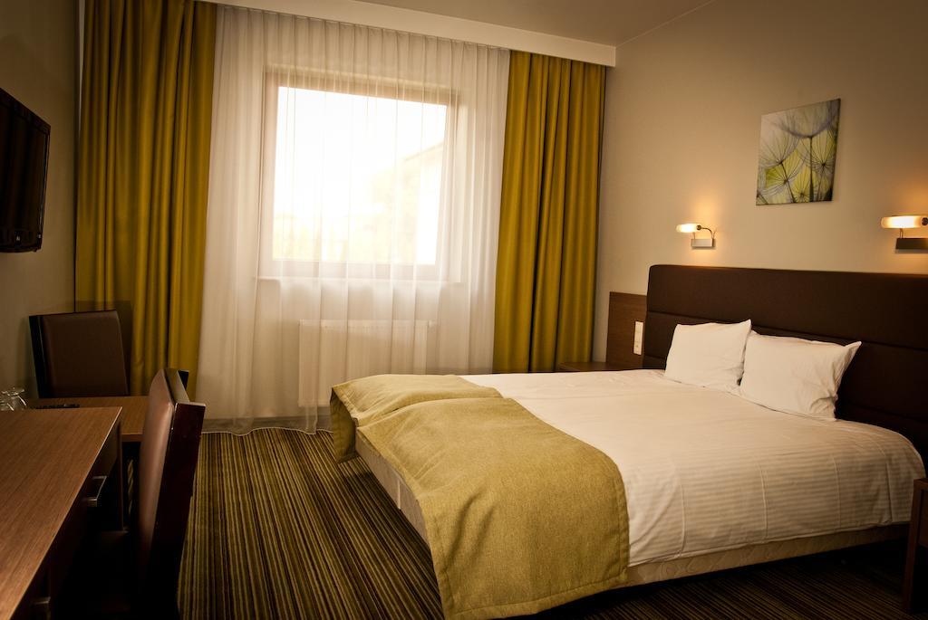 Hotel Pod Debem Tarnow Luaran gambar