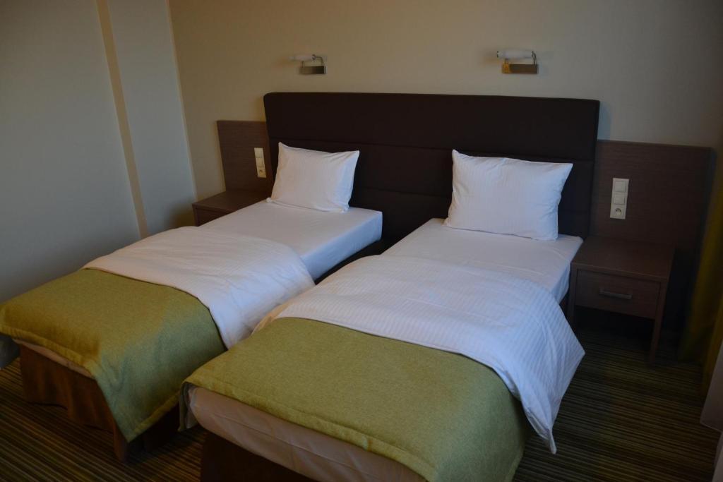 Hotel Pod Debem Tarnow Bilik gambar