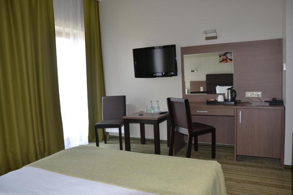Hotel Pod Debem Tarnow Bilik gambar