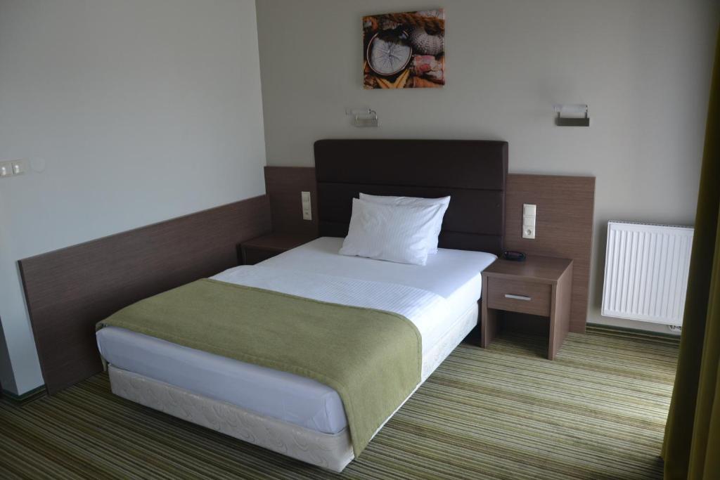 Hotel Pod Debem Tarnow Bilik gambar
