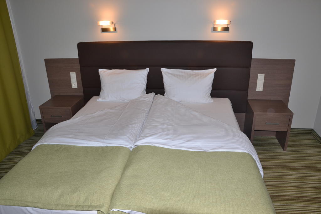 Hotel Pod Debem Tarnow Bilik gambar
