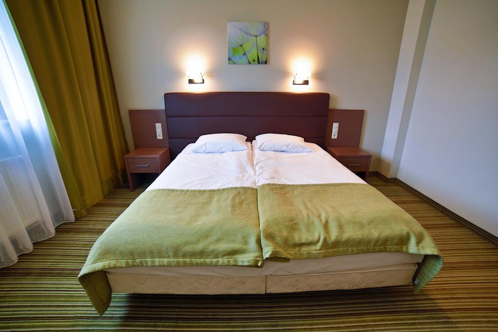 Hotel Pod Debem Tarnow Bilik gambar