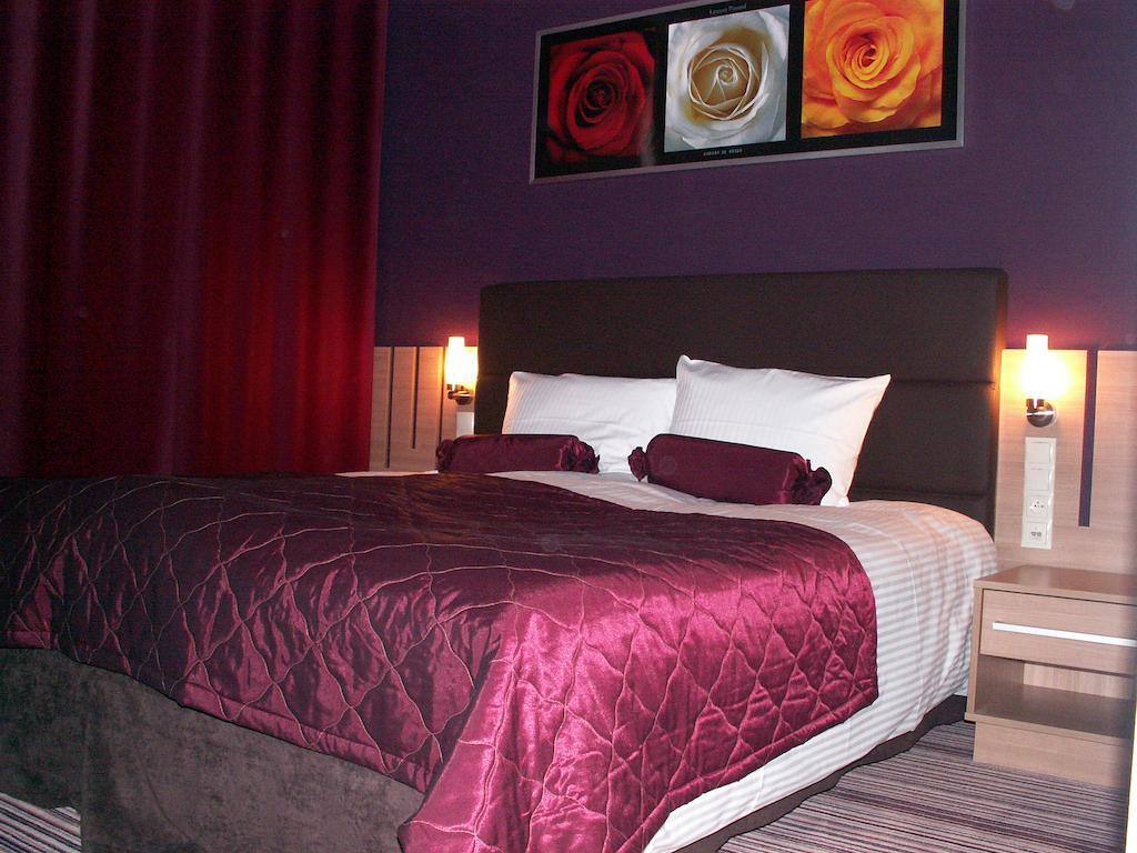 Hotel Pod Debem Tarnow Bilik gambar