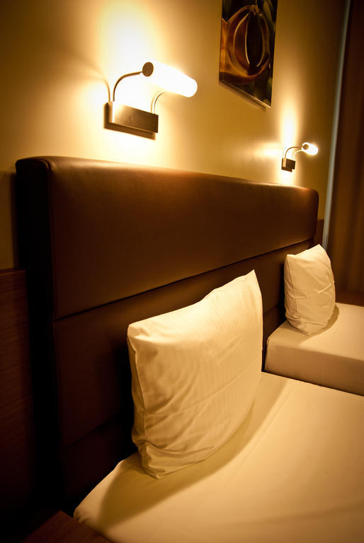Hotel Pod Debem Tarnow Luaran gambar