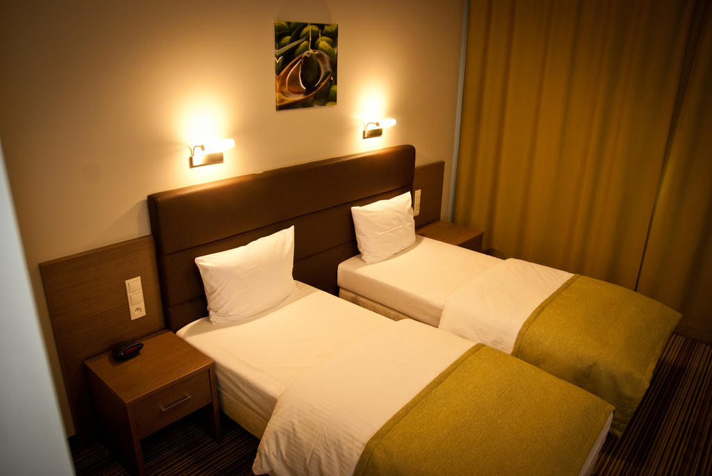 Hotel Pod Debem Tarnow Luaran gambar