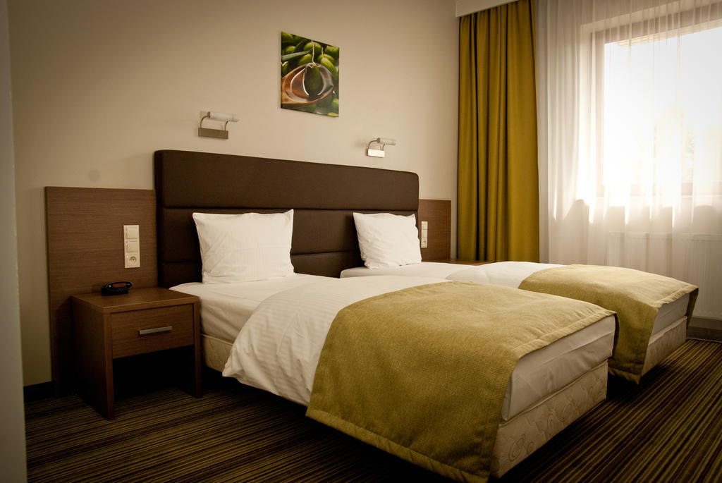 Hotel Pod Debem Tarnow Luaran gambar